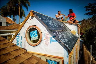 兩個人,一只狗,拖著12平米的小屋走遍4個國家