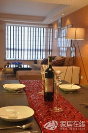 打工仔多圖秀小家 舒適沙發(fā)加浪漫餐廳