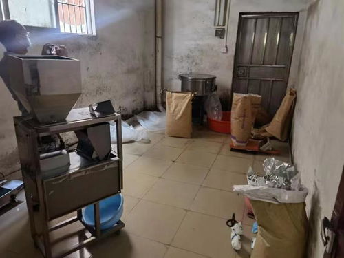 原料堆地 水不消毒 一無證奶茶制品黑工廠被搗毀